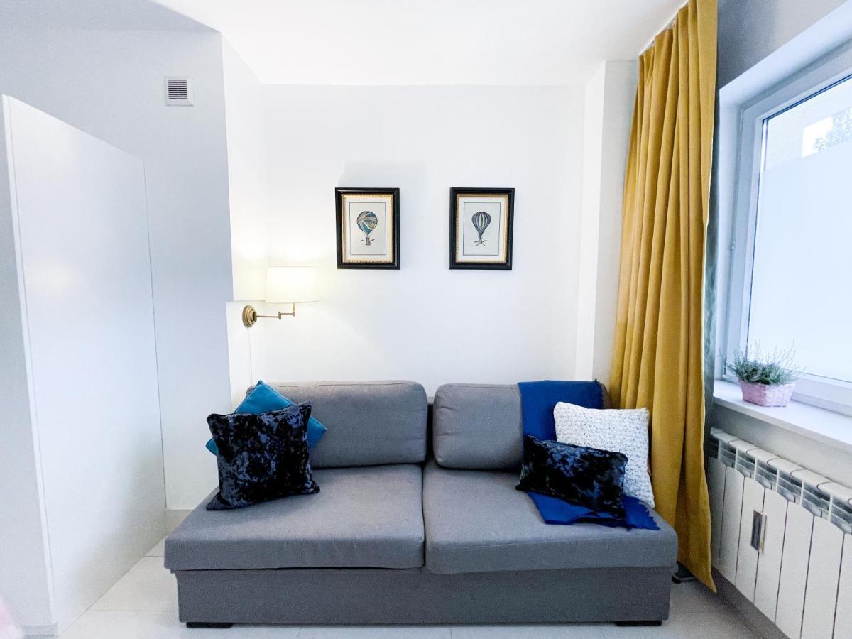 Апартаменти Superapart Tamka Ministudio, Family Friendly Abode *