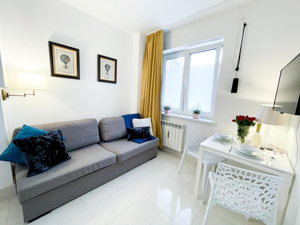 Апартаменти Superapart Tamka Ministudio, Family Friendly Abode Варшава